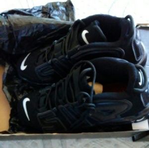 Air more uptempo supreme DS size 11 scottie pippen